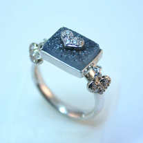 _35r_black_drusy_with_heart_ring_medium