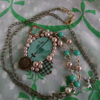 Dodo bite me necklace green