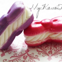 Squishy Bow-Tie Macarons