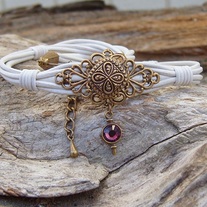 White_20leather_20antique_20gold_20choker._20._medium