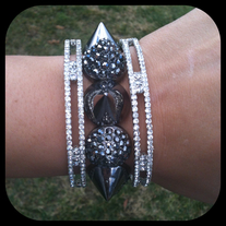 Rhinestone and Spike bracelet (Black)
