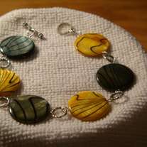 Black & Yellow Mother of Pearl Bracelet (8 inch)
