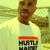 HU$TLE HARDER White Tee