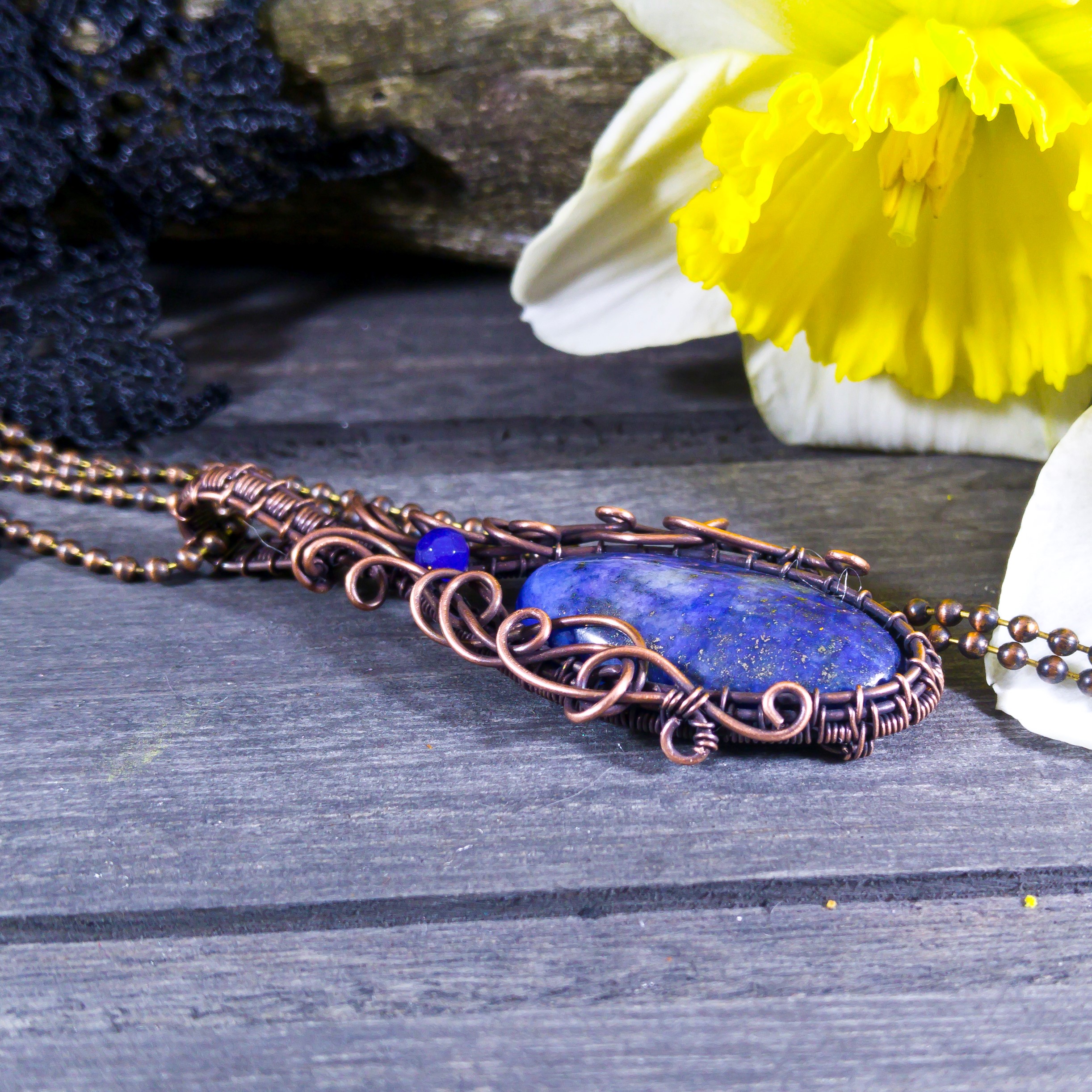 Trendy statement necklace with blue lapis lazuli and oxidized copper
