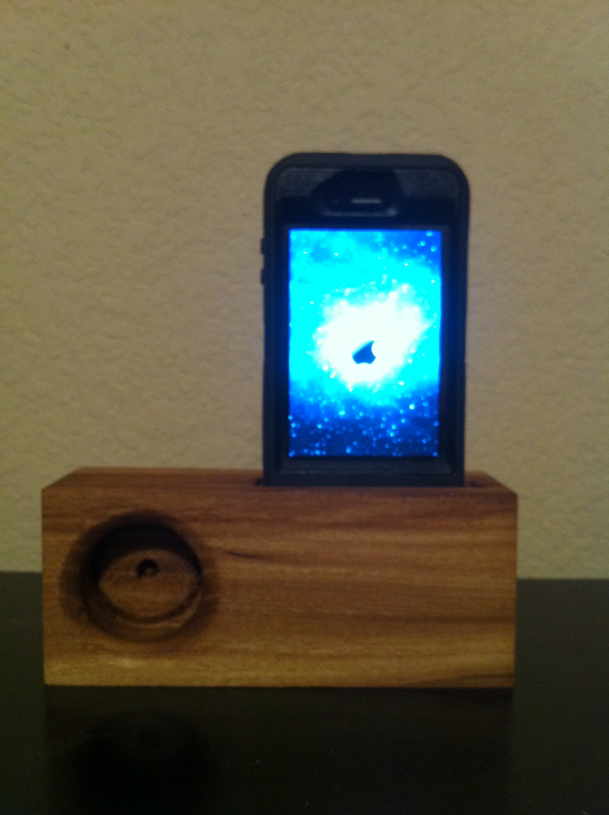 Elm wood iphone music amplifing stand