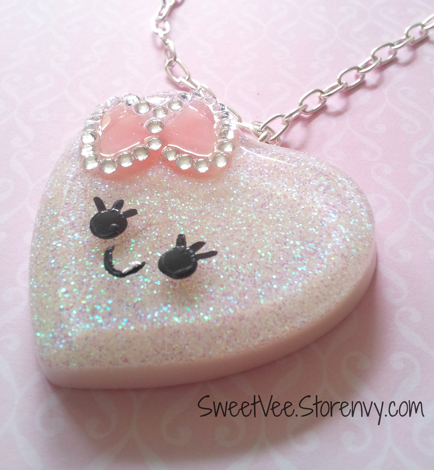 Kawaii Heart Pendant on Storenvy