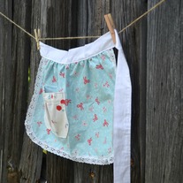 Child's Apron {Pretty Bows}