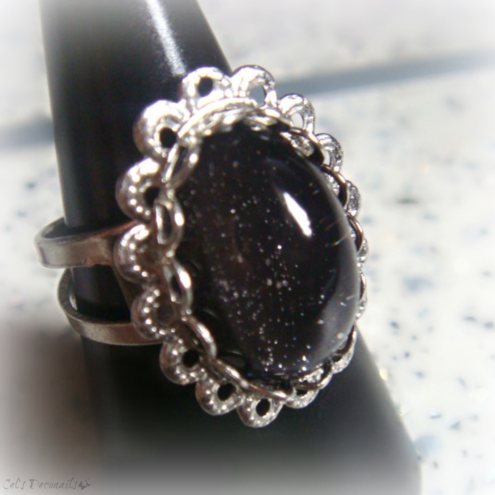 Black gothic glitter ring, handmade jewelry · celdeconail