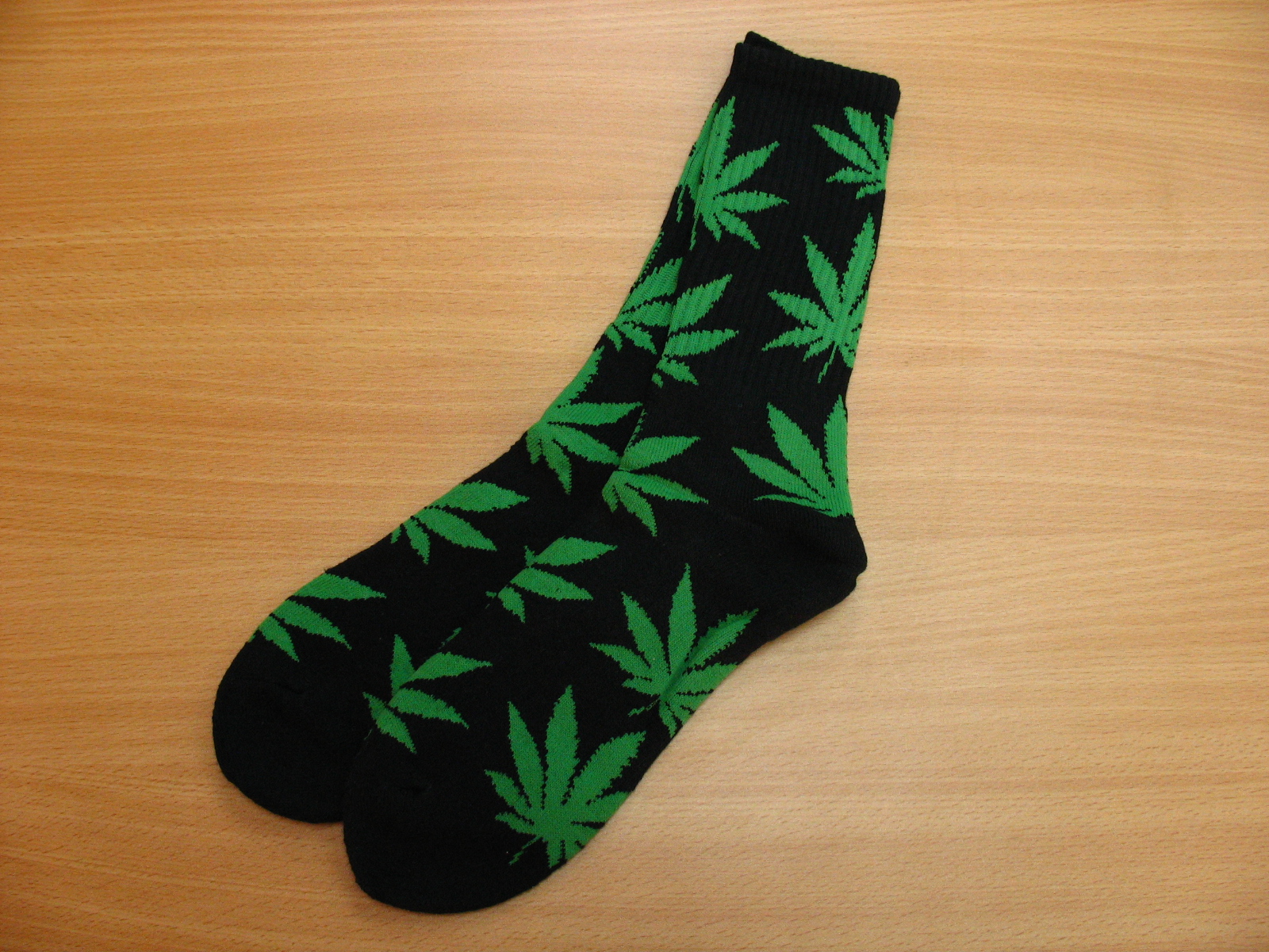 Weed Marijuana Pattern Socks Black/Green Color · sunstwelve · Online